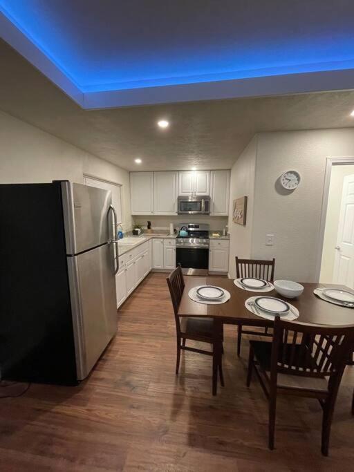 Brand New 2Br Cute Blue Led In North Fresno Apartamento Exterior foto