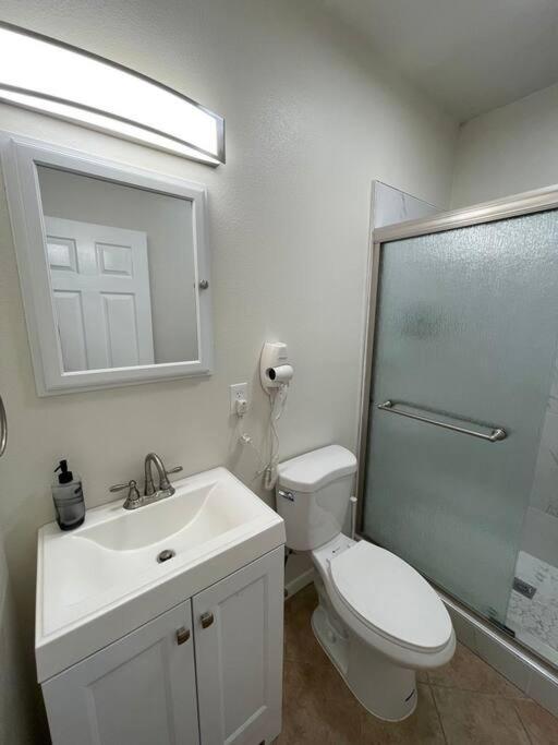 Brand New 2Br Cute Blue Led In North Fresno Apartamento Exterior foto
