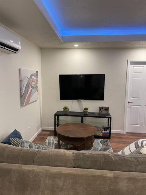 Brand New 2Br Cute Blue Led In North Fresno Apartamento Exterior foto