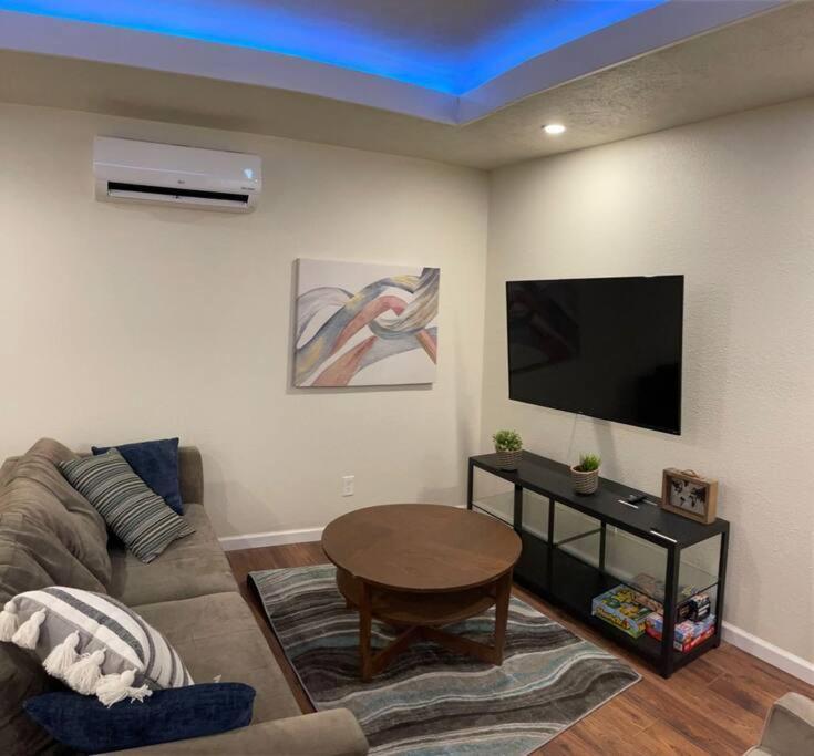 Brand New 2Br Cute Blue Led In North Fresno Apartamento Exterior foto